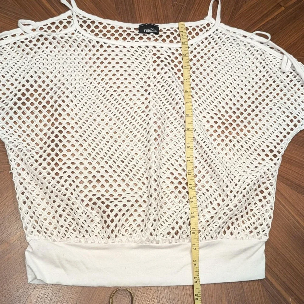 Rue21 Crop Top Womens White Excellent Cold Shoulder Fishnet Mesh Athleisure